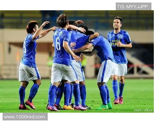 第6轮江苏苏宁主场迎战广州富力全力争胜展现球队实力与斗志 第6轮江苏苏宁主场迎战广州富力全力争胜展现球队实力与斗志